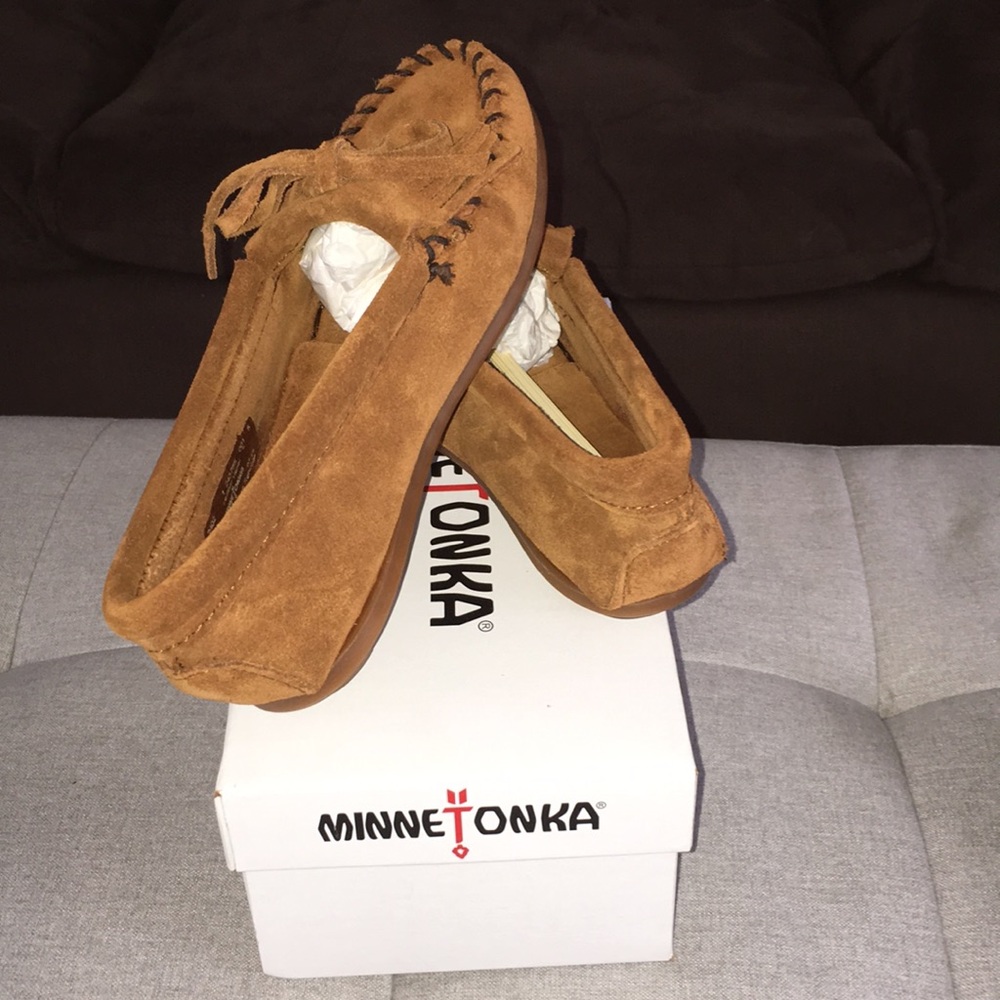 NWT youth Minnetonka Mocs - Picture 4 of 4